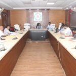 शिक्षा, स्वास्थ्य तथा अधोसंरचना से जुड़े कार्यों को प्राथमिकता दें – कलेक्टर