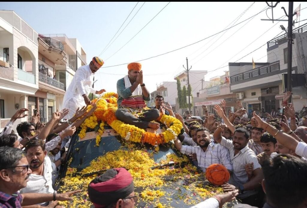 टंगस्टन नगरी डेगाना में शिव विधायक रविंद्र सिंह भाटी का भव्य स्वागत, EWS सरलीकरण यात्रा को लेकर युवाओं में जबरदस्त उत्साह* - NAGAUR, राजस्थान