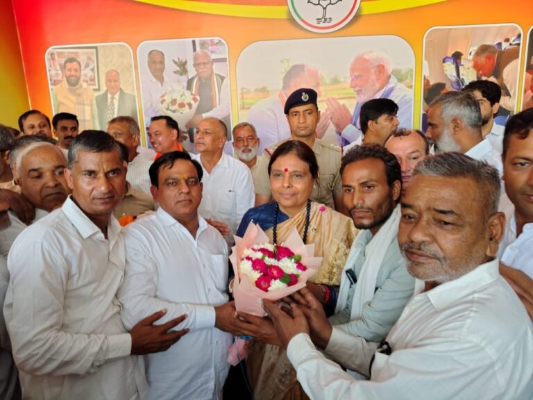 हरियाणा भाजपा अध्यक्ष डॉ अर्चना गुप्ता का होडल के विधायक हरेंद्र रामरतन के निज आवास पर सैनी समाज के लोगों ने भव्य स्वागत किया