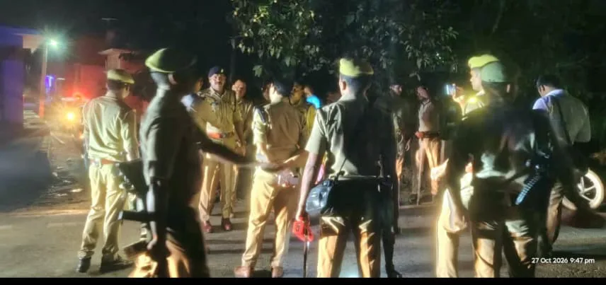 Kushinagar : बेवफाई से बौखलाए प्रेमी ने की प्रेमिका की गला रेतकर हत्या परिजनों ने प्रेमी को पकड़ कर की जमकर धुनाई, पुलिस को सुपुर्द 1 Kushinagar : बेवफाई से बौखलाए प्रेमी ने की प्रेमिका की गला रेतकर हत्या परिजनों ने प्रेमी को पकड़ कर की जमकर धुनाई, पुलिस को सुपुर्द - KUSHINAGAR, उत्तर प्रदेश