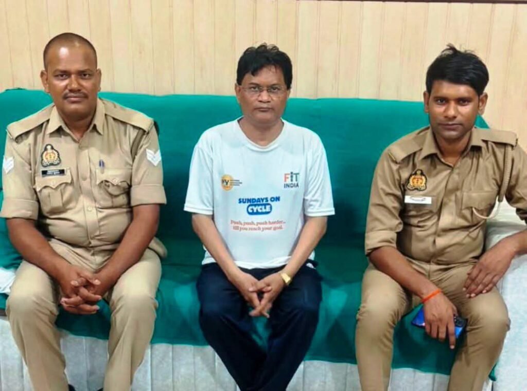 बस्ती जिले के मशहूर चिकित्सक डाo वी.के. वर्मा हाउस अरेस्ट,आन्दोलन में हिस्सा लेने जा रहे थे लखनऊ 1 बस्ती जिले के मशहूर चिकित्सक डाo वी.के. वर्मा हाउस अरेस्ट,आन्दोलन में हिस्सा लेने जा रहे थे लखनऊ - BASTI, उत्तर प्रदेश