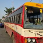 कांठ में रोडवेज बस हादसे का शिकार, बस का अगला हिस्सा और शीशे क्षतिग्रस्त