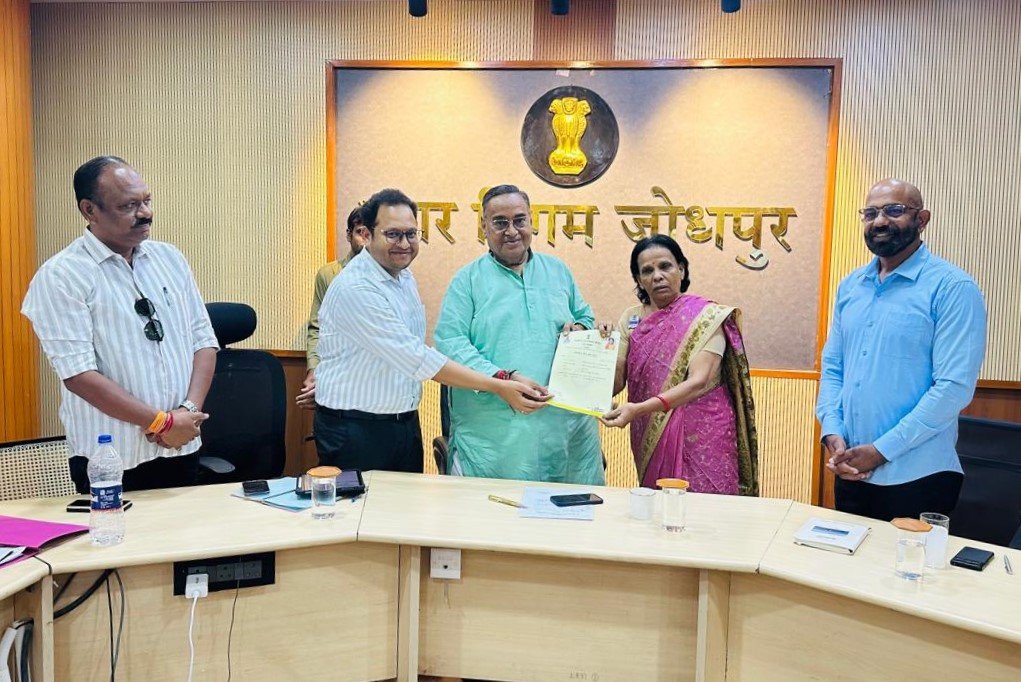 44 साल बाद उषा गर्ग को मिला न्याय, महापौर के हाथों भूखंड का पट्टा पाकर छलक पड़े खुशी के आंसू 1 44 साल बाद उषा गर्ग को मिला न्याय, महापौर के हाथों भूखंड का पट्टा पाकर छलक पड़े खुशी के आंसू - JODHPUR, राजस्थान