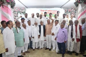 पिछड़ा वर्ग सम्मेलन में समाज सेवियों और जनप्रतिनिधियों की गरिमामयी उपस्थिति जबलपुर: शहर में आयोजित एक दिवसीय ‘पिछड़ा वर्ग सम्मेलन’ में सामाजिक न्याय और एकजुटता का संदेश देने के लिए