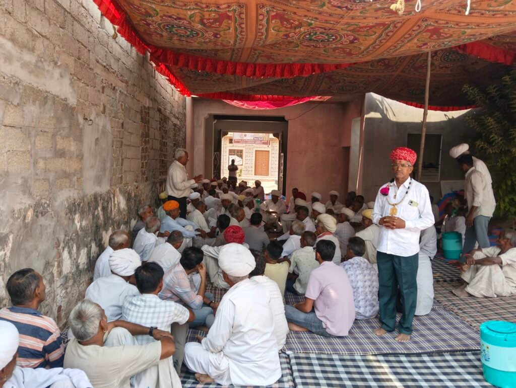 सवाईपुरा में भोपाजी दुर्गा राम सरपंच उम्मीदवार को लेकर चार गांवों की जनसभा का आयोजन। 1 सवाईपुरा में भोपाजी दुर्गा राम सरपंच उम्मीदवार को लेकर चार गांवों की जनसभा का आयोजन। - PALI, राजस्थान