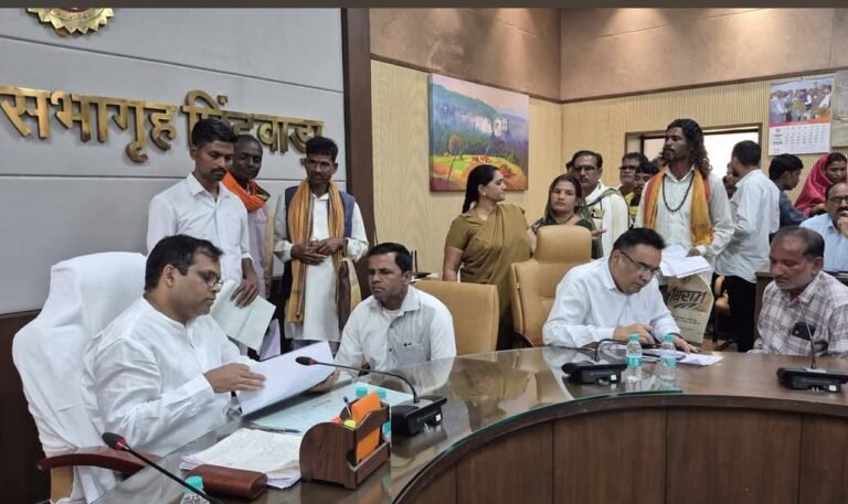 कलेक्टर कार्यालय में जनसुनवाई