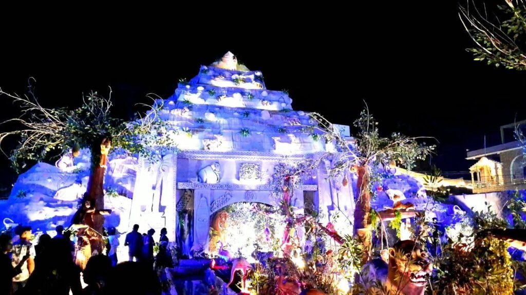 नोएडा के भंगेल सलारपुर में दुर्गा पूजा के अवसर पर विभिन्न प्रकार कि झांकियां 1 नोएडा के भंगेल सलारपुर में दुर्गा पूजा के अवसर पर विभिन्न प्रकार कि झांकियां - GAUTAM BUDDHA NAGAR, उत्तर प्रदेश