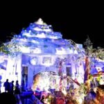 नोएडा के भंगेल सलारपुर में दुर्गा पूजा के अवसर पर विभिन्न प्रकार कि झांकियां