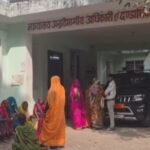 आदिवासी महिलाओ ने एसडीएम कार्यालय डबरा पर दिया धरना