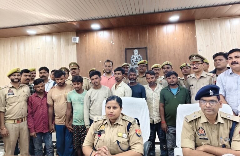 65 लख रुपए की सोने के आभूषण चोरी करने वाले आठ अभियुक्त गिरफ्तार