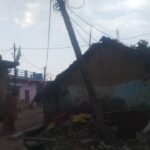 *दो महीने से जर्जर खंभा नहीं बदला, शिकायतों के बाद भी कार्रवाई का इंतजार*