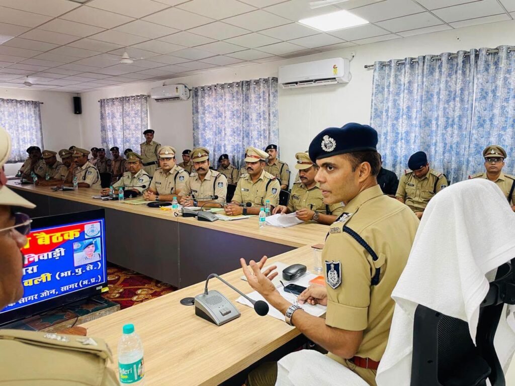 नवागत पुलिस महानिरीक्षक सागर जोन सागर श्री इरशाद वली द्वारा निवाड़ी जिले का किया प्रथम निरीक्षण, समीक्षा बैठक आयोजित - निवारी, मध्य प्रदेश