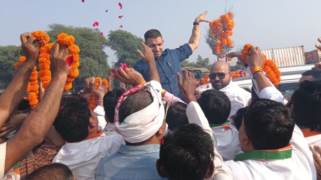 जीतू पटवारी का कटनी आगमन कांग्रेस पार्टी कार्यकर्ताओं द्वारा हुआ भव्य स्वागत कटनी में खनन माफिया एवं भ्रष्टाचार को लेकर भी उठाई आवाज 1 जीतू पटवारी का कटनी आगमन कांग्रेस पार्टी कार्यकर्ताओं द्वारा हुआ भव्य स्वागत कटनी में खनन माफिया एवं भ्रष्टाचार को लेकर भी उठाई आवाज - कटनी, मध्य प्रदेश