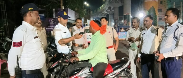 यातायात पुलिस की सख्त कार्रवाई,, दो वाहन चालकों पर 185 की कार्रवाई