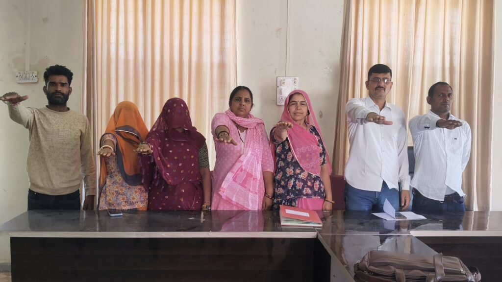 ग्राम पंचायत डोडियाना के सभागार कक्ष में 2 अक्टूबर को राष्ट्रपिता महात्मा गांधी एवं पूर्व प्रधानमंत्री लाल बहादुर शास्त्री की जयंती श्रद्धापूर्वक मनाई गई 1 ग्राम पंचायत डोडियाना के सभागार कक्ष में 2 अक्टूबर को राष्ट्रपिता महात्मा गांधी एवं पूर्व प्रधानमंत्री लाल बहादुर शास्त्री की जयंती श्रद्धापूर्वक मनाई गई - NAGAUR, राजस्थान