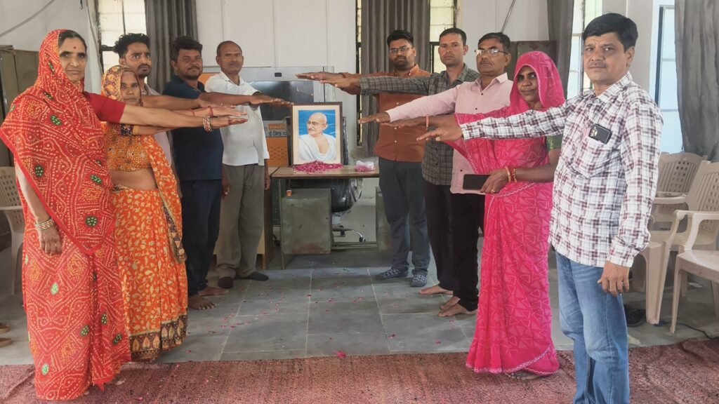 पादू कला ग्राम पंचायत में गांधी-शास्त्री जयंती पर स्वच्छता, नशामुक्ति और बाल विवाह रोकने की शपथ 1 पादू कला ग्राम पंचायत में गांधी-शास्त्री जयंती पर स्वच्छता, नशामुक्ति और बाल विवाह रोकने की शपथ - NAGAUR, राजस्थान
