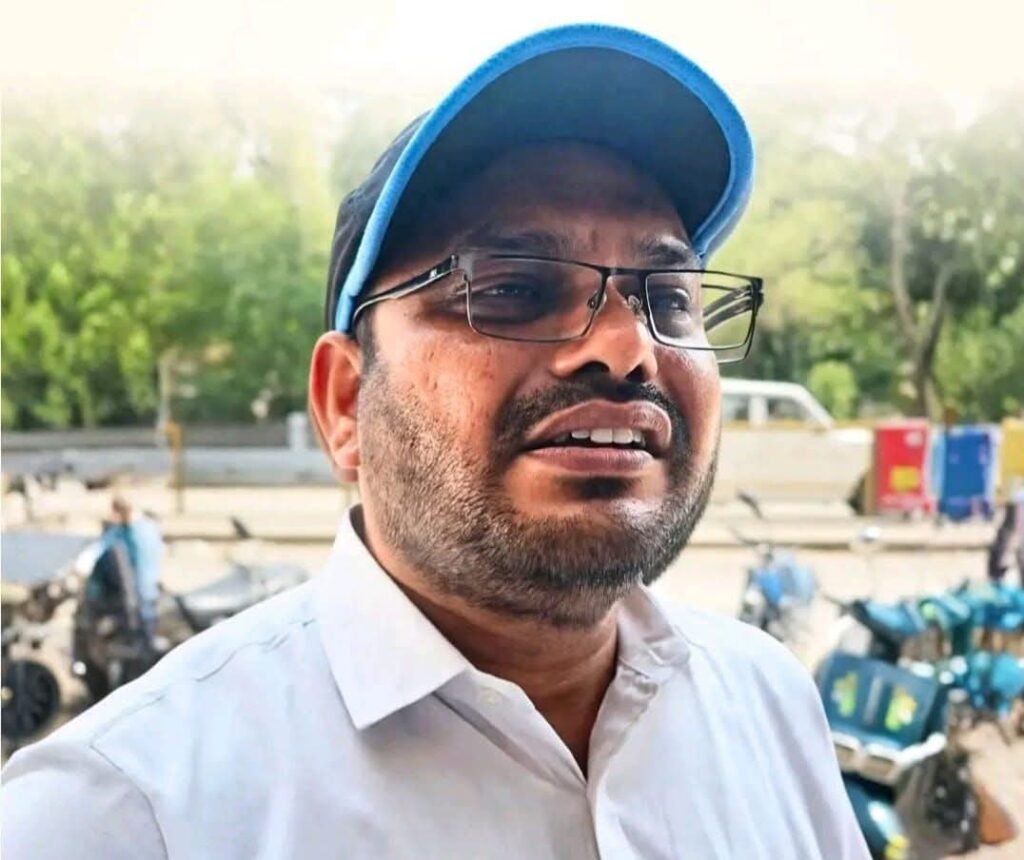 बाथरूम में मोबाइल छिपाकर नर्सिंग ऑफिसर का वीडियो बनाने का आरोप, बिजली कंपनी के DGM हिरासत में 1 बाथरूम में मोबाइल छिपाकर नर्सिंग ऑफिसर का वीडियो बनाने का आरोप, बिजली कंपनी के DGM हिरासत में - सागर, मध्य प्रदेश