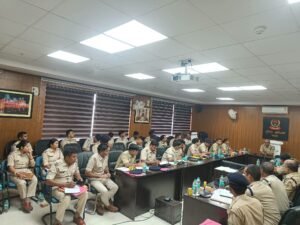 गढ़वा में मासिक अपराध गोष्ठी आयोजित, एसपी ने अपराध नियंत्रण और लंबित मामलों के त्वरित निष्पादन के दिए निर्देश 3 FB IMG 1791908901419