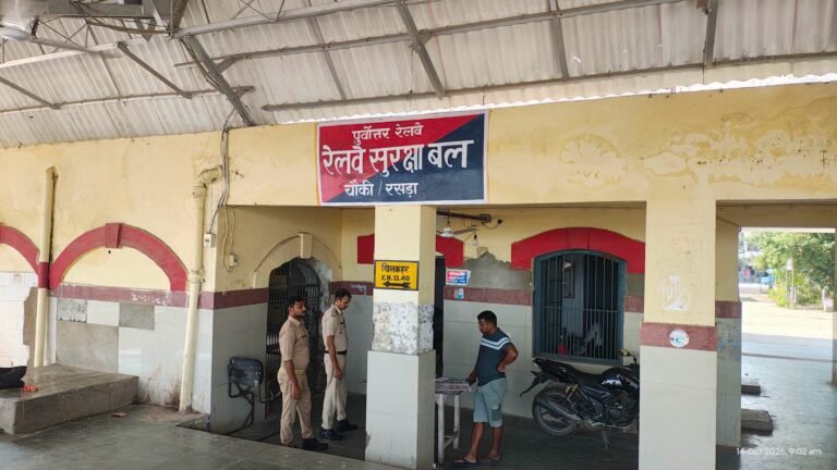 रसड़ा रेलवे स्टेशन पर चेन स्नैचिंग गिरोह की संदिग्ध महिलाएं पकड़ी गईं; मौके पर मौजूद कांस्टेबल के आचरण और वसूली के आरोपों पर गरमाई बहस