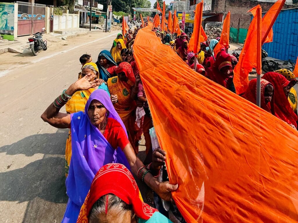 लवकुश नगर में निकाली गई भव्य चुनरी यात्रा 1 लवकुश नगर में निकाली गई भव्य चुनरी यात्रा - छ्तरपुर, मध्य प्रदेश