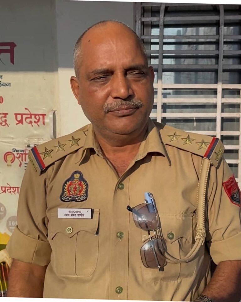 मऊ : टीआई श्याम शंकर पांडेय को एसपी ने लाइन हाजिर किया