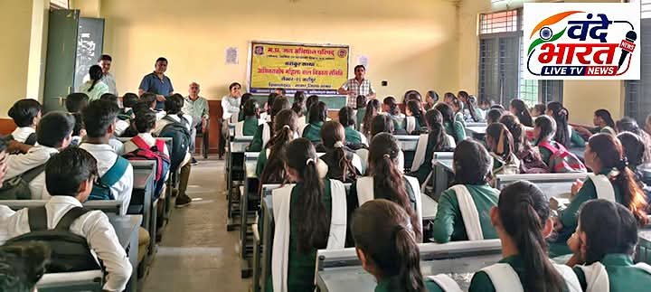 सेवा संकल्प अभियान के तहत ग्राम गिदवानी में स्वास्थ्य स्वच्छता का दिया संदेश दिलाई गई नशामुक्ति की शपथ, नशे से दूर रहने का लिया संकल्प