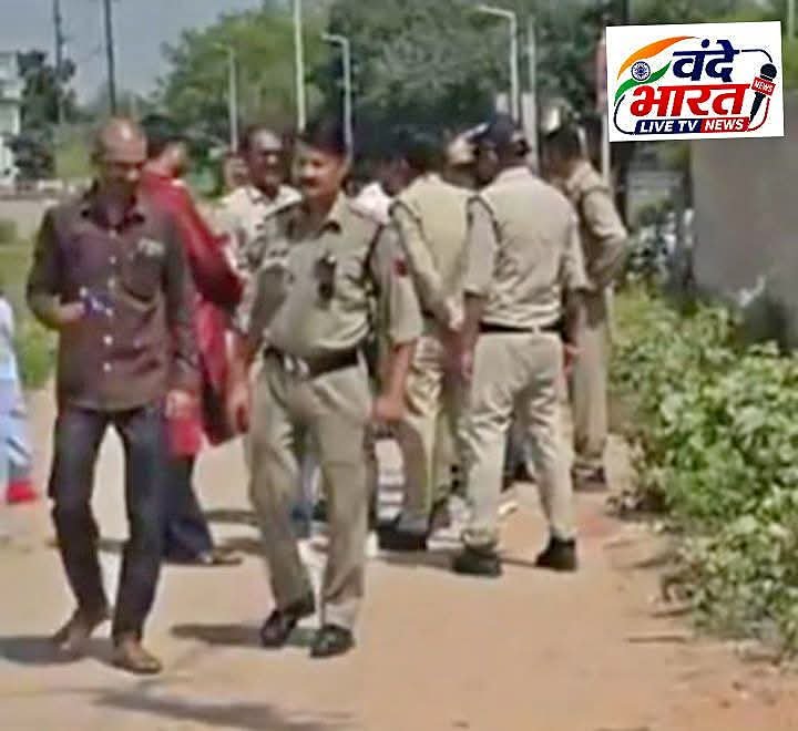 छतरपुर की अमलतास कॉलोनी में सनसनीखेज वारदात:दिनदहाड़े हत्या से इलाके में दहशत, घटनास्थल को किया गया सील, जांच में जुटे आला अधिकारी