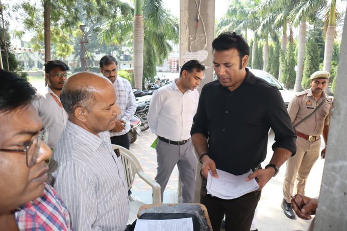 सहारनपुर में मतदाता सूची को लेकर विशेष अभियान तेज! जिलाधिकारी ने किया निरीक्षण, छूटे पात्र नागरिकों और युवा मतदाताओं के नाम जोड़ने के दिए निर्देश