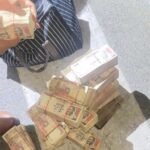 हापुड़ में ₹1.44 करोड़ के पुराने 500-1000 रुपये के नोट मिलने से हड़कंप! देवेंद्र रोहिल्ला गिरफ्तार, कमीशन पर नोट बदलने के कथित खेल की जांच
