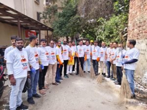 सेवा संकल्प अभियान’ के तहत स्वच्छता अभियान, सफाई कर्मियों के बीच बांटे फल 2 IMG 20261002 WA0011