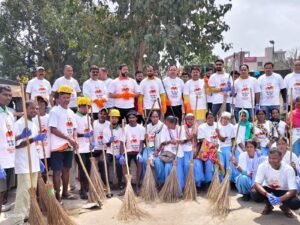 सेवा संकल्प अभियान’ के तहत स्वच्छता अभियान, सफाई कर्मियों के बीच बांटे फल 3 IMG 20261002 WA0012 1
