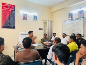 स्वर्ण व्यवसायियों के साथ थाना प्रभारी ने की बैठक, दुकानों की सुरक्षा को लेकर दिए सख्त निर्देश 6 IMG 20261002 WA0017