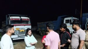 प्रशासन की बड़ी कार्रवाई: कांठ में रॉयल्टी खत्म होने के बाद मिट्टी ढो रहे 10 डंपर पकड़े 3 IMG 20261006 WA00632