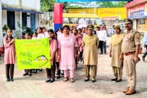 मिशन शक्ति अभियान: एक दिन की कांठ थाना प्रभारी बनी छात्रा कामिनी 2 IMG 20261012 WA00902