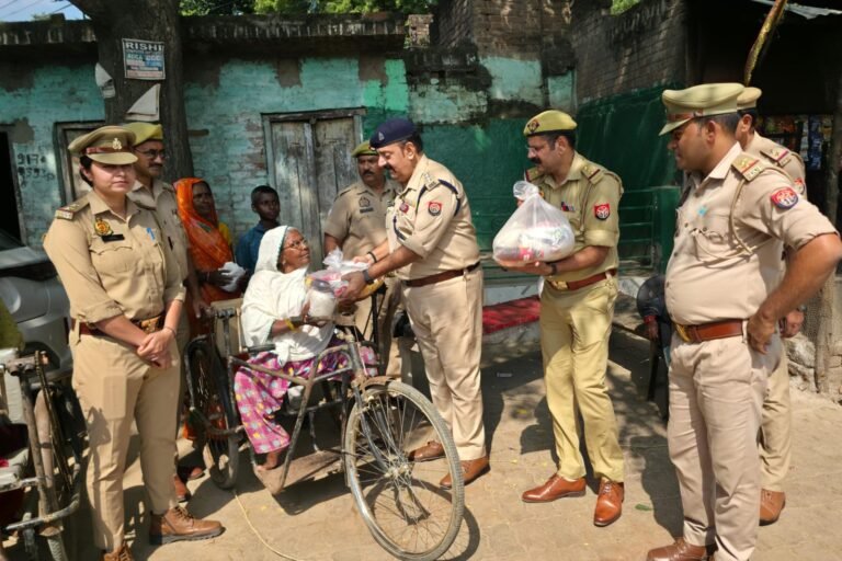 जय हिंद सर आज दिनांक 14/10/26को थाना डलमऊ में क्षेत्राधिकारी महोदय डलमऊ के निर्देश में शारदीय नवरात्र संबंधित मिशन शक्ति भियानमें क्षेत्राधिकारी