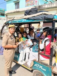 कांठ में मिशन शक्ति अभियान के अंतर्गत पुलिस ने महिलाओं, छात्राओं को किया जागरूक 2 IMG 20261014 WA0112