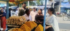 श्री बंशीधर नगर में खाद्य सुरक्षा विभाग की छापेमारी, करीब 55 किलो संदिग्ध मिठाई नष्ट 3 IMG 20261017 WA0046
