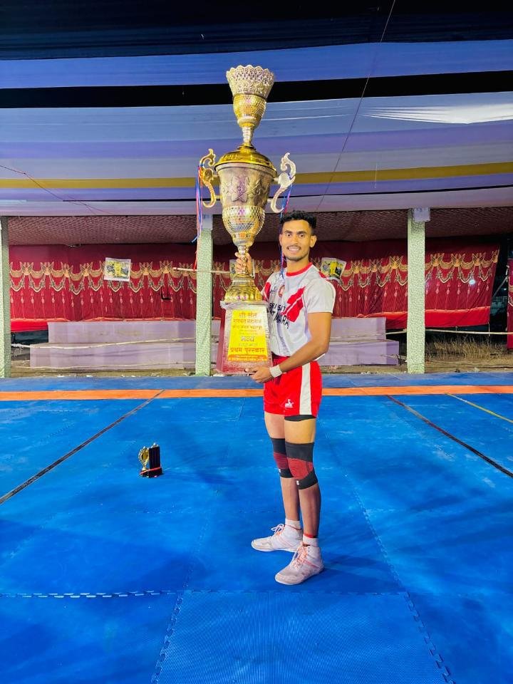 आदर्श वनकर विद्यापीठाच्या कबड्डी संघात