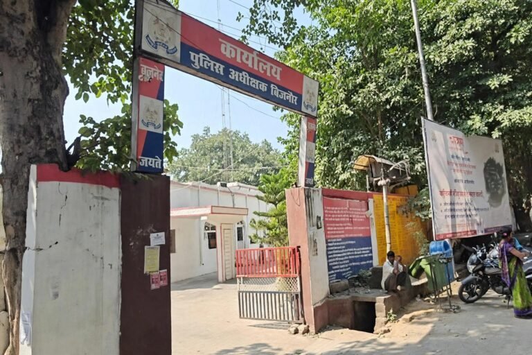 Bijnor News: थाने के ग्रुप में अश्लील वीडियो डालने पर थाना प्रभारी निलंबित