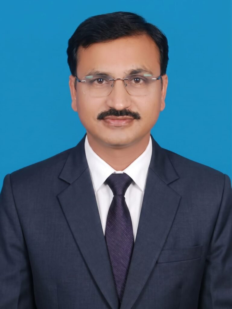 प्राध्यापक मनोहर पाटील आचार्य पदवीने सन्मानित 1 प्राध्यापक मनोहर पाटील आचार्य पदवीने सन्मानित - चंद्रपूर, महाराष्ट्र
