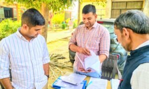 विशेष बूथ दिवस पर कांठ के 455 बूथों पर नए मतदाता बनाने का चला अभियान 2 IMG 20261024 WA01102