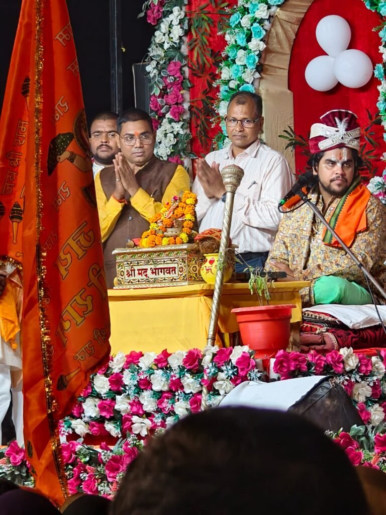 प्रतापगढ़: महुली में राम विवाह की धूम,पांच दिवसीय श्री हनुमत कथा में उमड़ रही भीड़।दिव्य दरबार बना आकर्षण का केंद्र।।