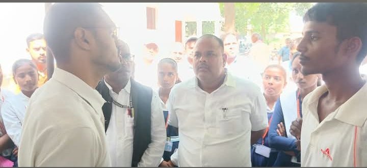 कासिमाबाद: नेशनल इंटर कॉलेज के छात्रों ने खेल प्रतियोगिताओं से वंचित करने का लगाया आरोप