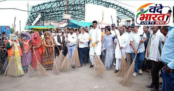 सेवा संकल्प अभियान के तहत बिलहरा में स्वच्छता अभियान एवं स्वास्थ्य परीक्षण शिविर आयोजित