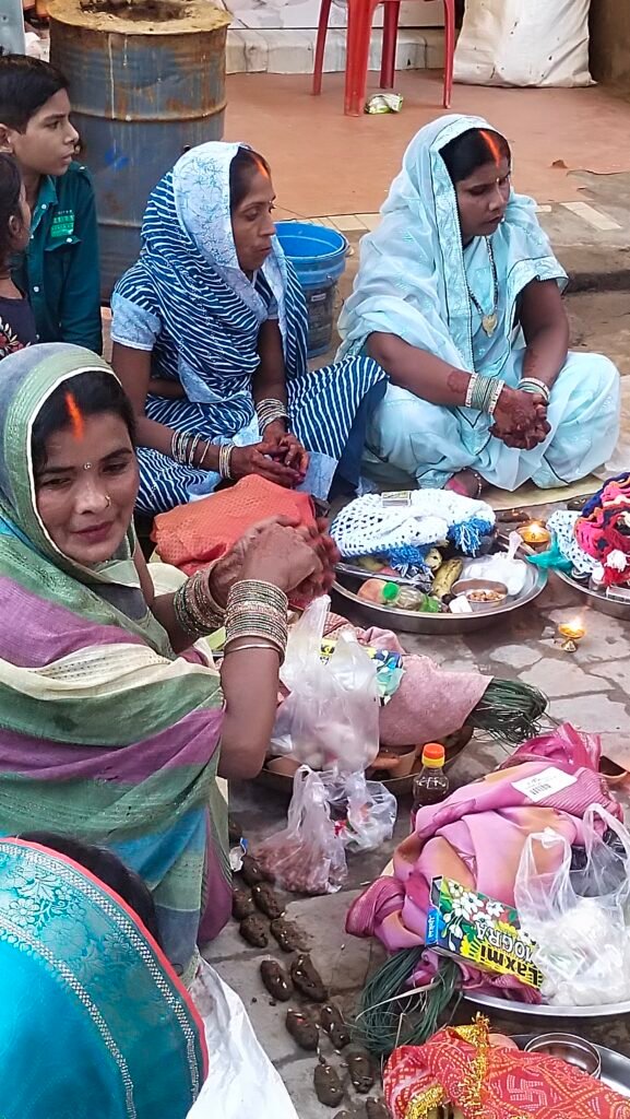 फूलपुर में श्रद्धा के साथ मनाया गया जीवित्पुत्रिका व्रत, माताओं ने पुत्रों की लंबी आयु की कामना 1 फूलपुर में श्रद्धा के साथ मनाया गया जीवित्पुत्रिका व्रत, माताओं ने पुत्रों की लंबी आयु की कामना - AZAMGARH, उत्तर प्रदेश