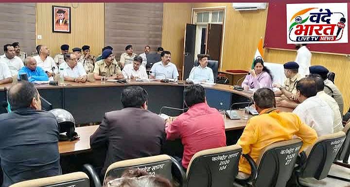 पूजा पंडालों में सीसीटीवी कैमरे लगाएं, निर्धारित डेसीबल में ही बजाएं भक्ति गीत – कलेक्टर