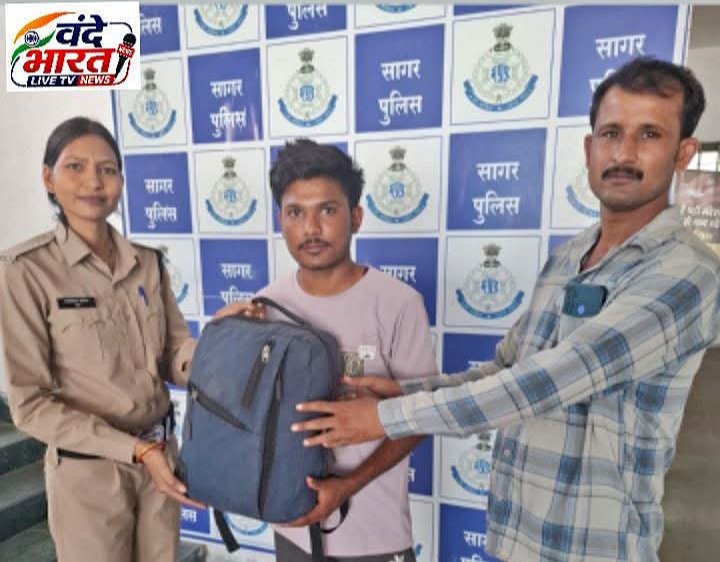अग्निवीर भर्ती अभ्यर्थी का ऑटो में छूटा मूल दस्तावेजों से भरा बैग खोजकर लौटाया,पुलिस की तत्परता से चेहरे पर लौटी मुस्कान