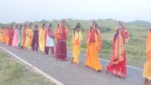 कधवन में निकली भव्य कलश यात्रा, 75 श्रद्धालु हुए शामिल 4 IMG 20261011 171625