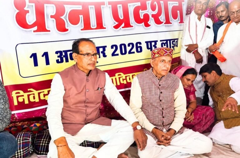केंद्रीय कृषि मंत्री शिवराज सिंह चौहान ने कहा जुल्म की हुई इंतिहां नहीं सुन रहे डा. मोहन यादव, उन्हीं के क्षेत्र में तोड़ दिया आदिवासियों का घर