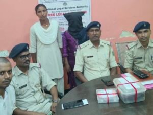 गढ़वा में ब्राउन शुगर के अवैध कारोबार पर पुलिस की बड़ी कार्रवाई, महिला गिरफ्तार 2 IMG 20261013 185647